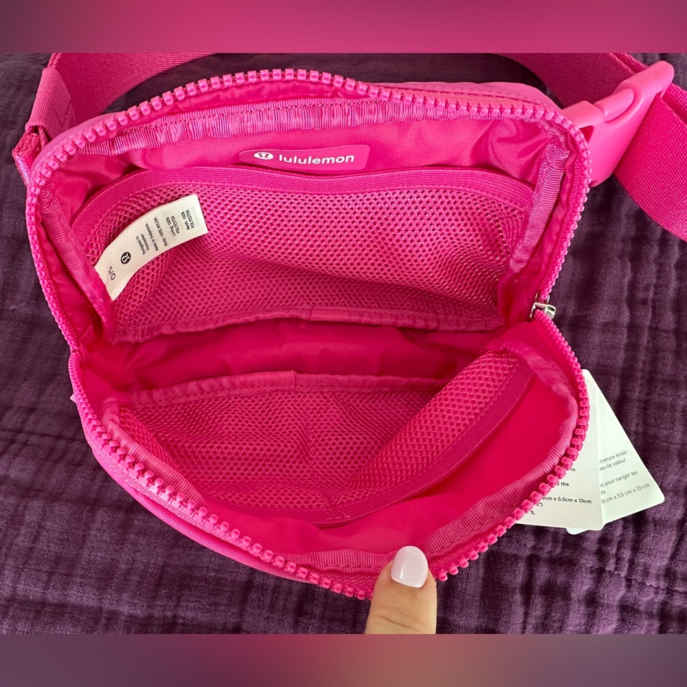 NWT Lululemon Sonic Pink Everywhere Belt Bag - Picture 3 of 10